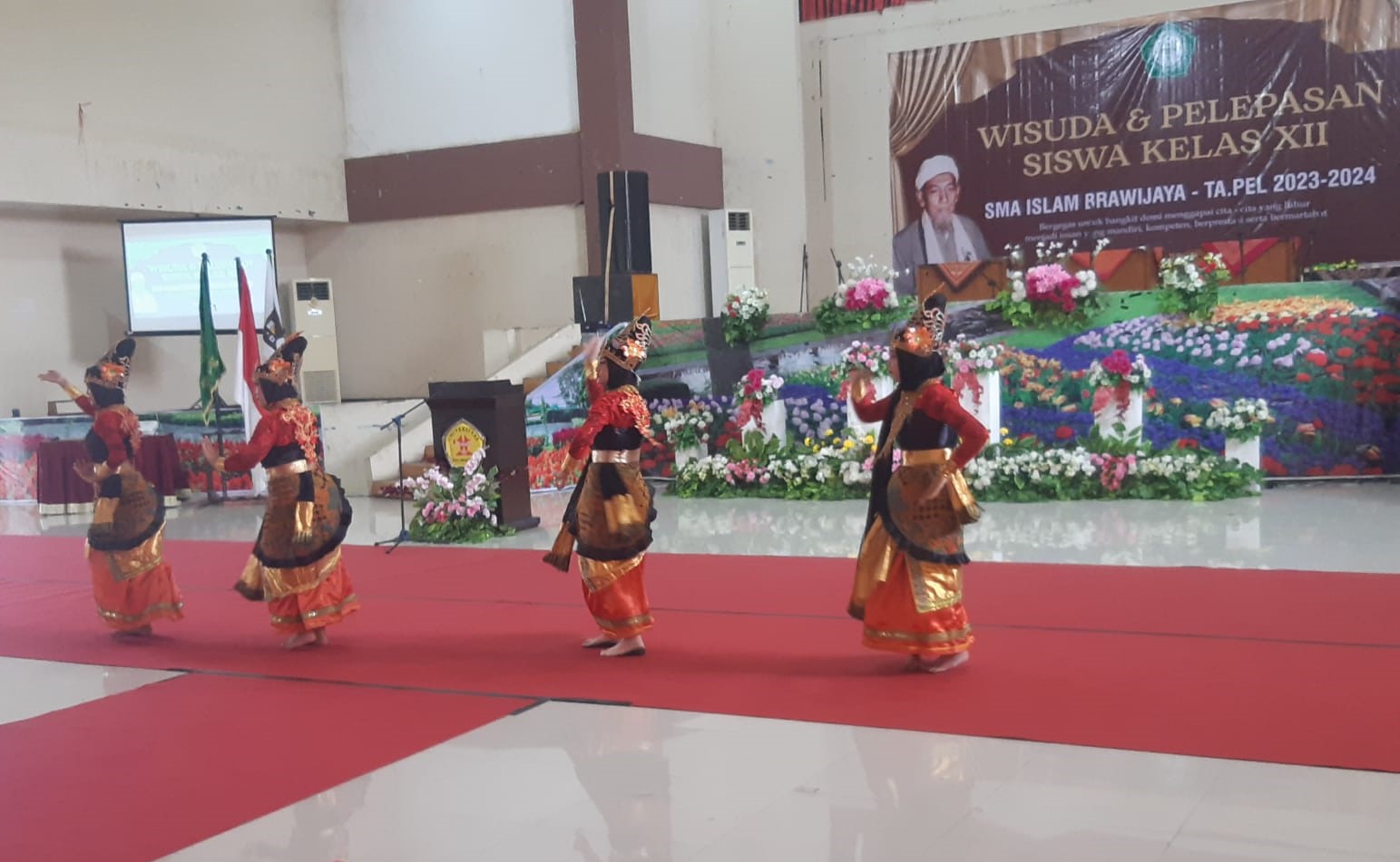 Ekstra Kulikuler Seni Tari Ekstra Kulikuler Seni Tari
