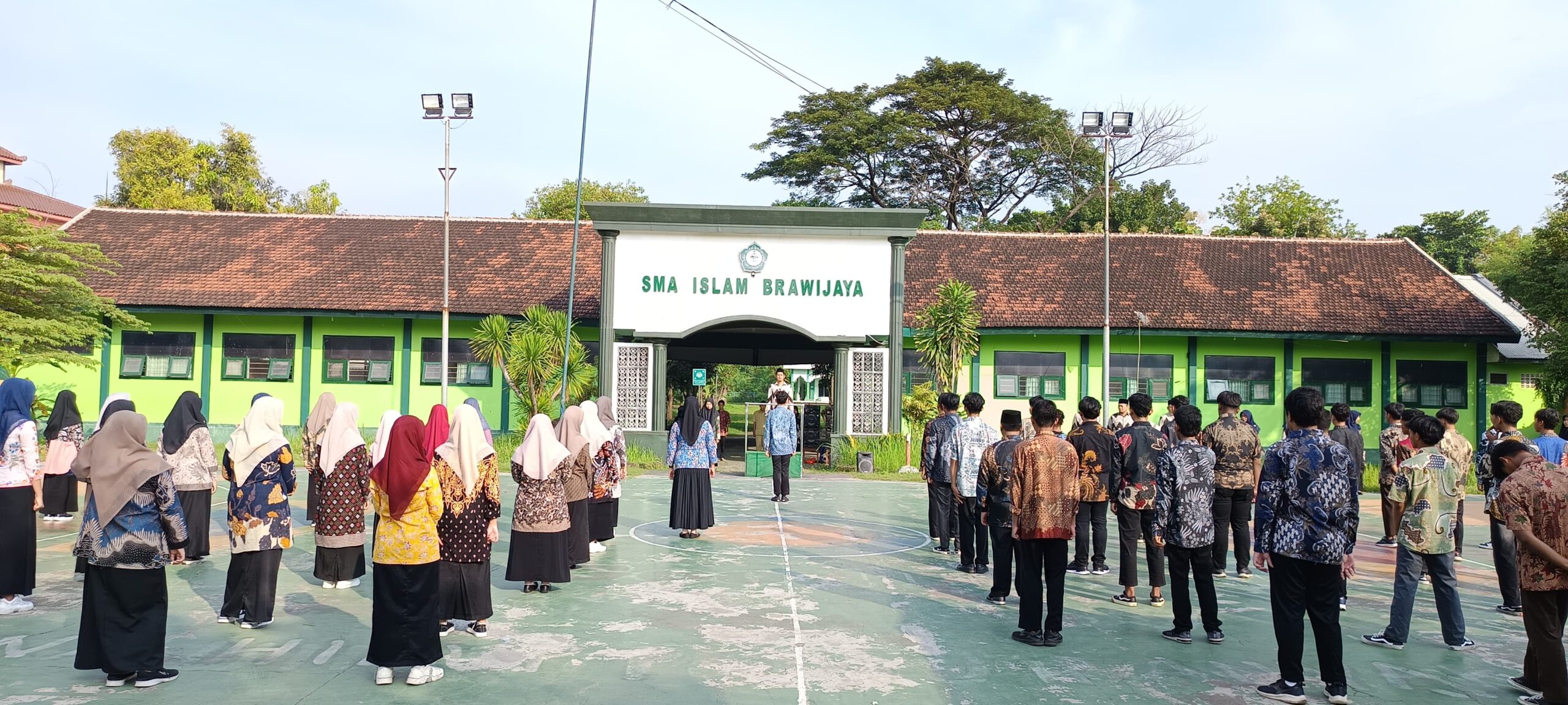 Upacara Hari Pendidikan Nasional (Hardiknas 2025) SMA Islam Brawijaya Kota Mojokerto Upacara Hari Pendidikan Nasional (Hardiknas 2025) SMA Islam Brawijaya Kota Mojokerto